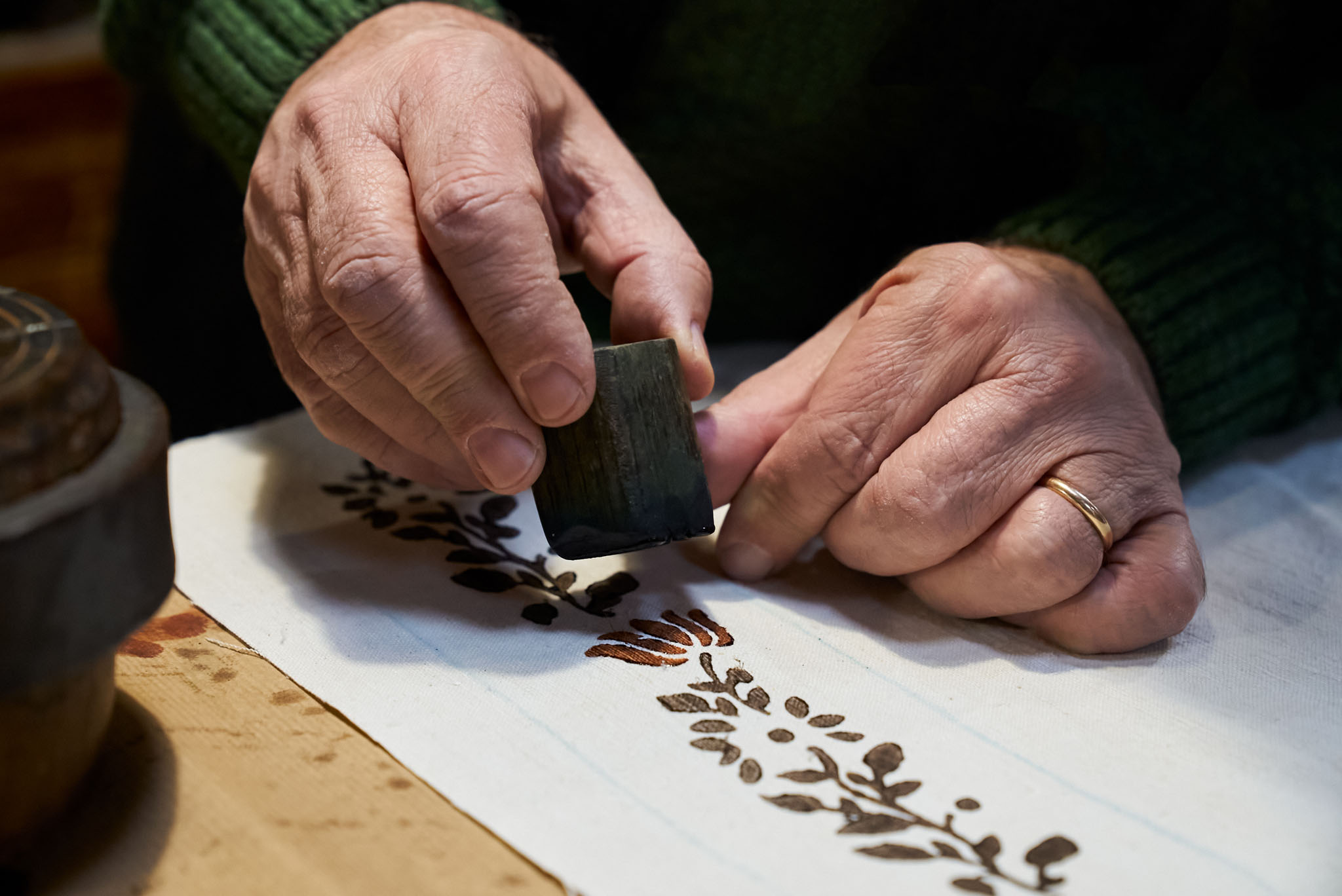 Emilia Romagna, Stamperia Pascucci 1826_FENDI Baguette hand in hand 2_Making Of_10