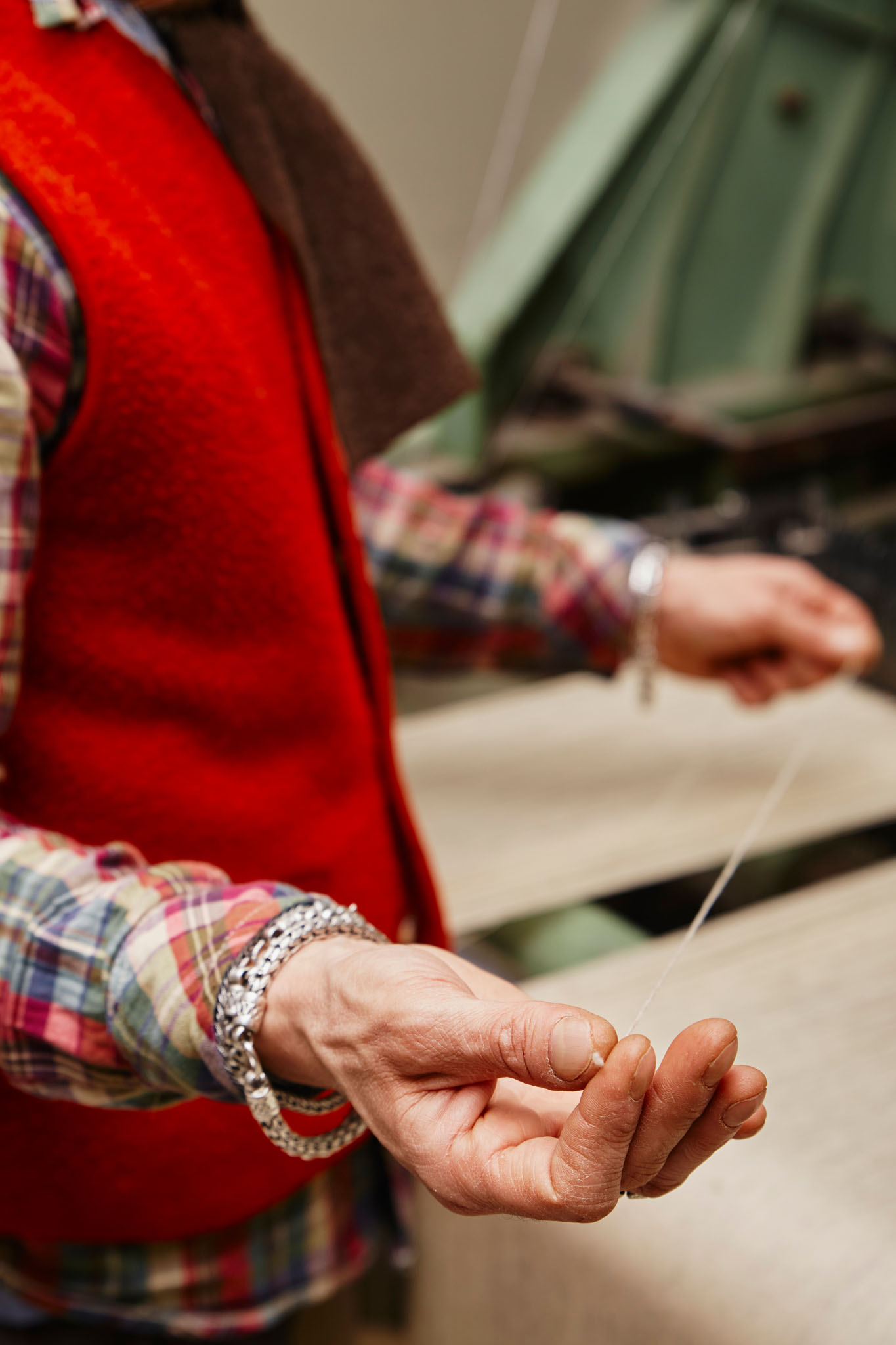 Toscana, Tessilnova Claudio Grisolini_FENDI Baguette hand in hand 2_Making Of_04