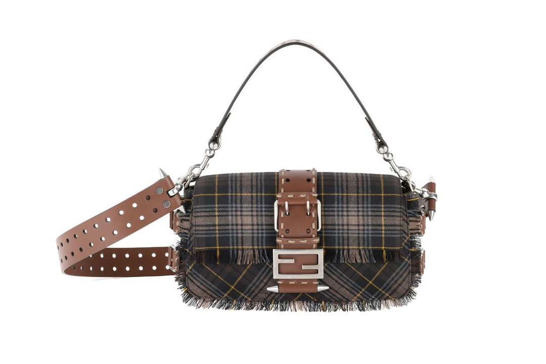 Scotland_Prickly_Thistle_Scotland_FENDI_Baguette_hand_in_hand_02